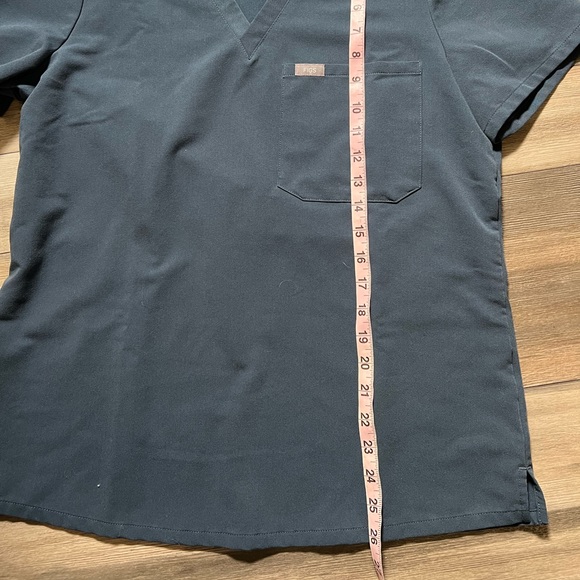 Figs Women Scrub Top- Medium - Picture 5 of 8